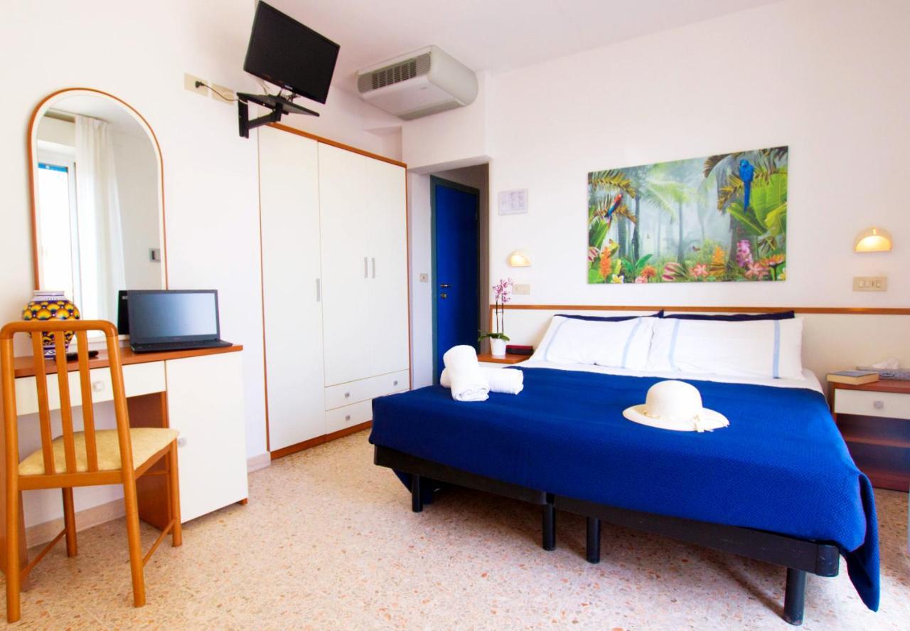 Hotel Adria B&B Misano Adriatico Buitenkant foto