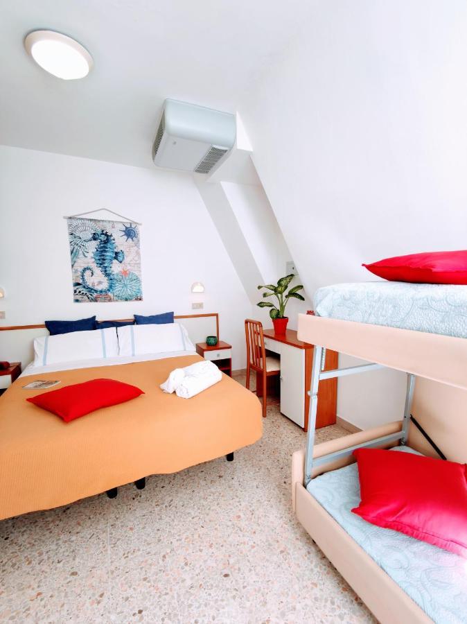 Hotel Adria B&B Misano Adriatico Buitenkant foto