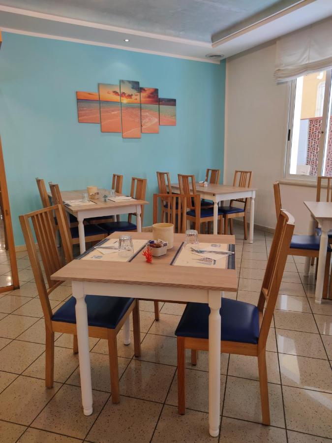 Hotel Adria B&B Misano Adriatico Buitenkant foto