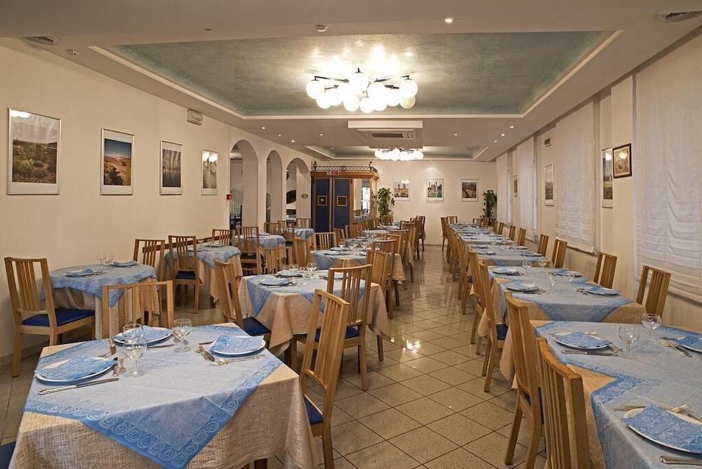 Hotel Adria B&B Misano Adriatico Buitenkant foto